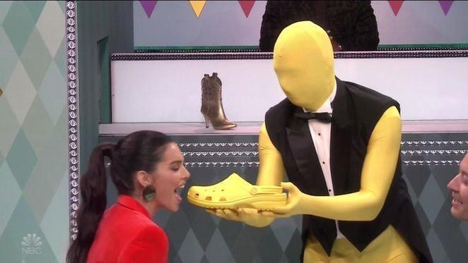 Məşhur modelə verilişdə ayaqqabı yedirtdilər - FOTOLAR